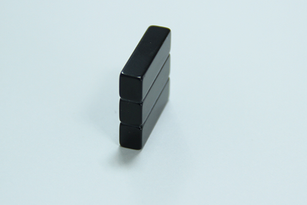 Ламинированная форма магнитного блока